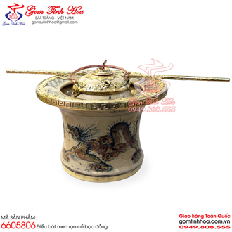 Điếu bát men rạn cổ bọc đồng rồng nổi dáng thắt loe