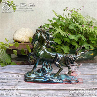 Tượng ngựa gốm sứ linh vật phong thủy năm Bính Ngọ men ngọc lục bảo